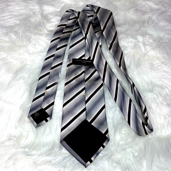 Authentic Louis Vuitton Tie - Picture 5 of 11